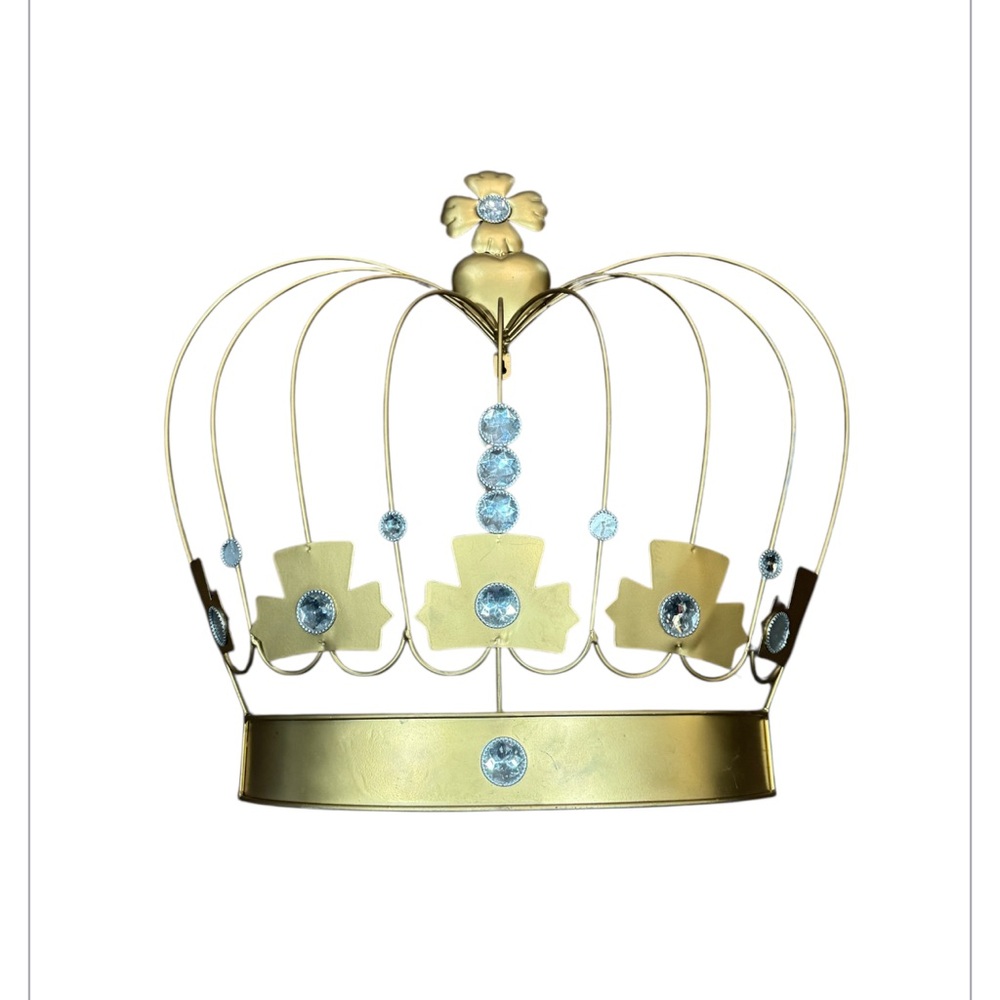 BEBE Gold crown accent wall decor